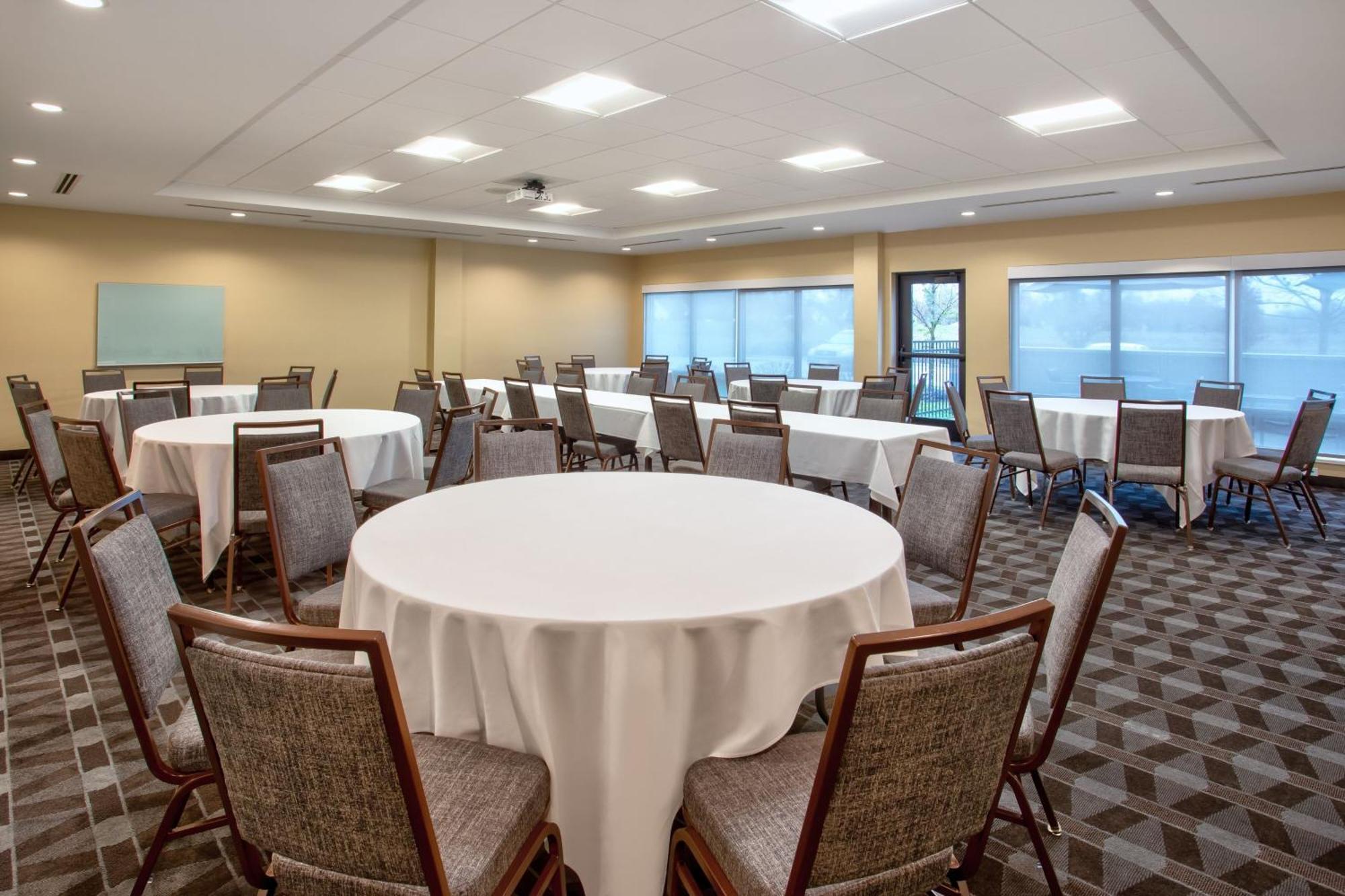 Towneplace Suites By Marriott Detroit Belleville Exteriör bild